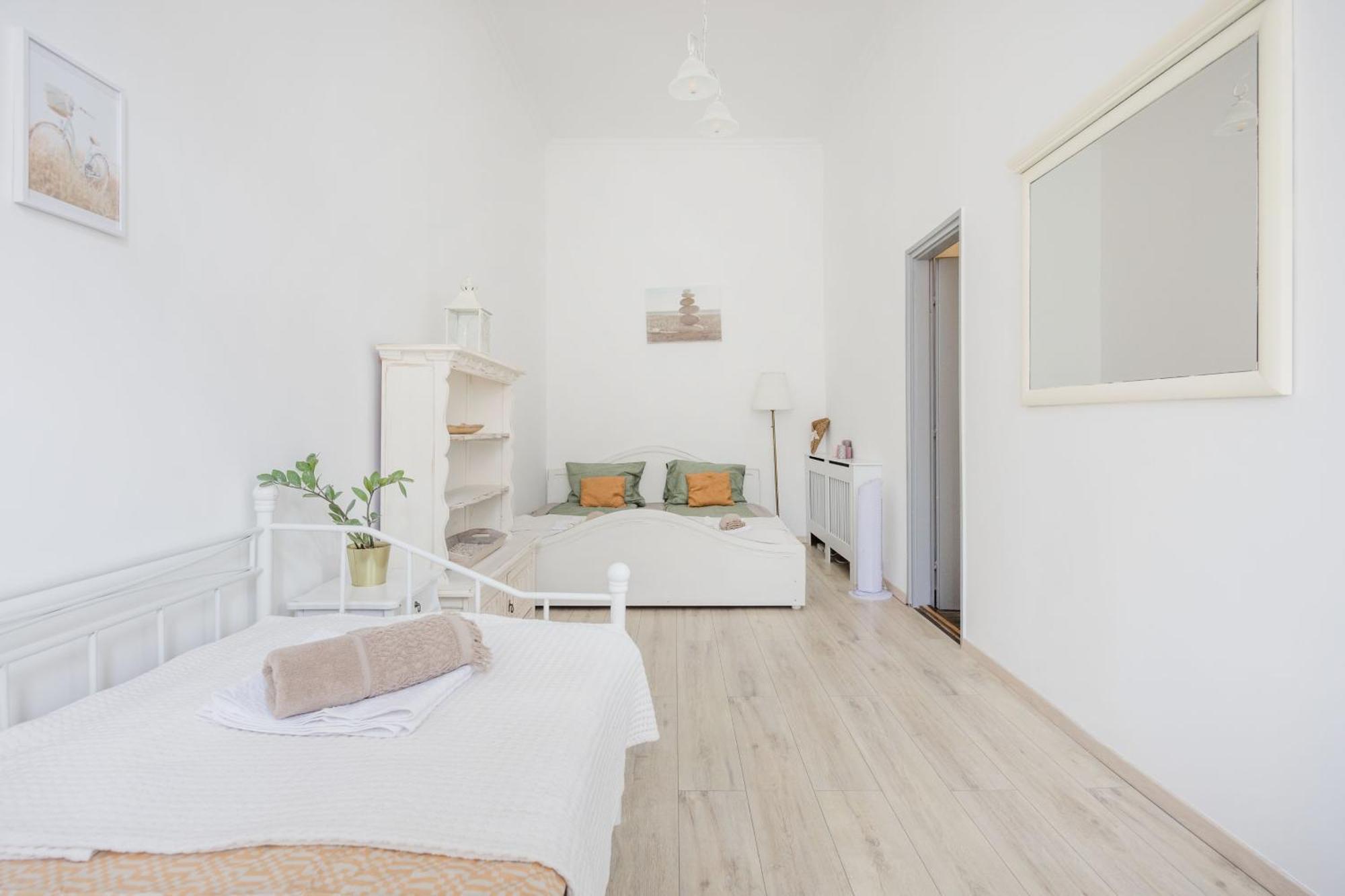 A Touch Of Provence And Pastels In The Centre Apartment Budapest Bagian luar foto