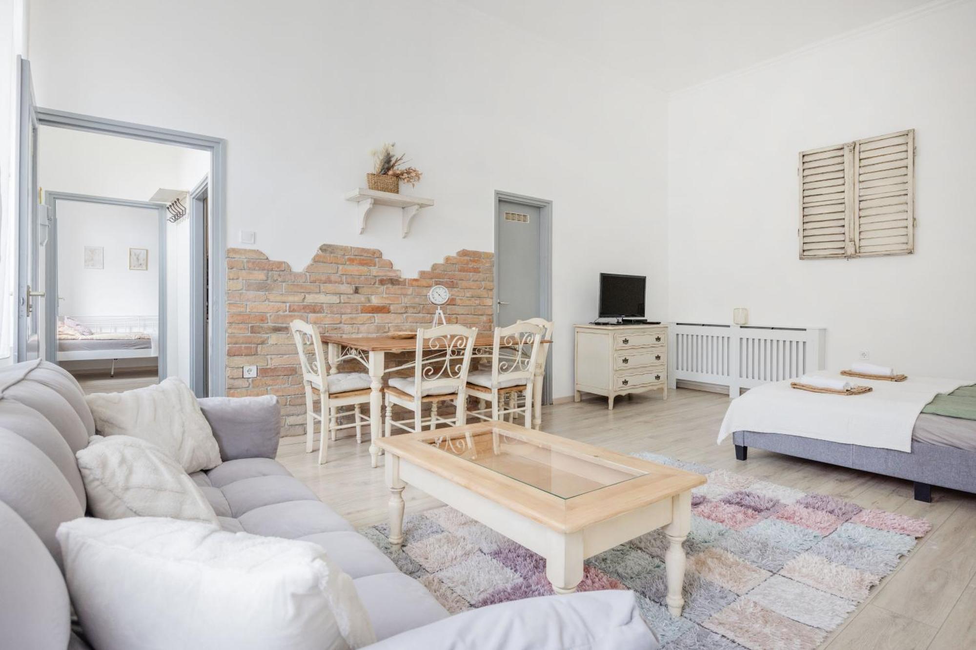 A Touch Of Provence And Pastels In The Centre Apartment Budapest Bagian luar foto