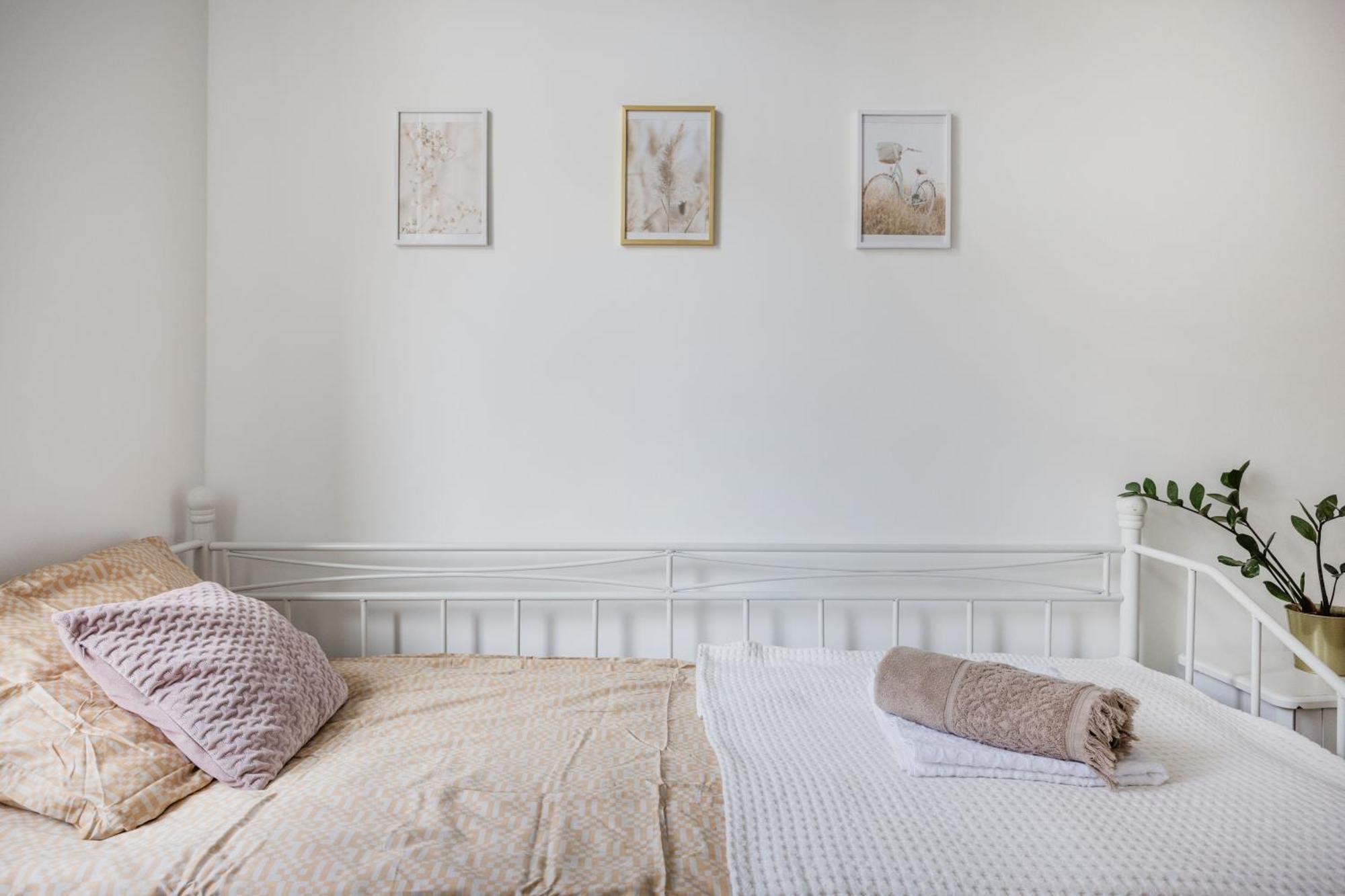 A Touch Of Provence And Pastels In The Centre Apartment Budapest Bagian luar foto